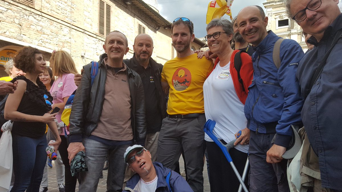MarcoPiazza72's tweet photo. Arrivati!! Ora è il momento degli abbracci per il #REDDITODICITTADINANZA https://t.co/3KbLQDn0o9