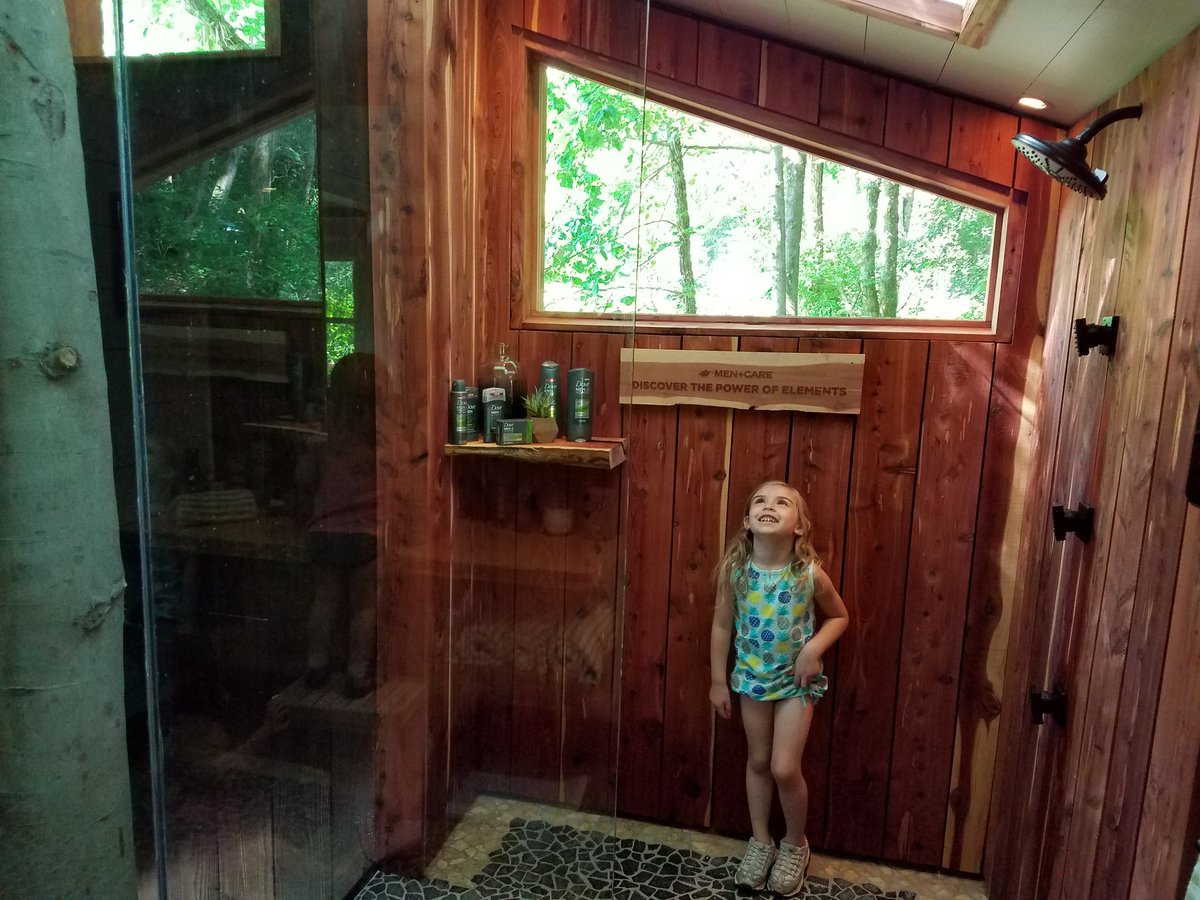 XplodingUnicorn's tweet photo. 5-year-old: This is WAY nicer than how we take showers at home.
Look who's too good for the garden hose.
#DMCPartner #DiscoverElements https://t.co/q0LYoqRBL6
