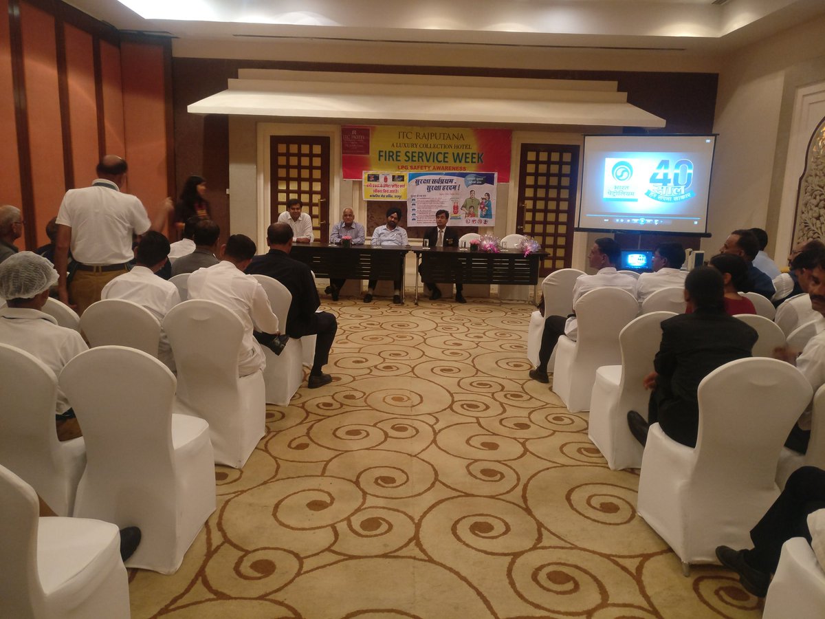 BPCLJaipur's tweet photo. LPG safety awareness program conducted for staff of ITC Rajputana, Jaipur @8singhi @BPCLNRLPG @BPCLimited @BPCLLPG https://t.co/Vtg1EXjcpt