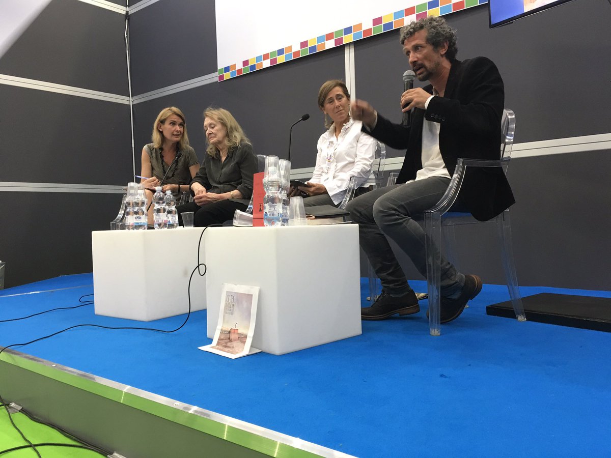 SalonedelLibro's tweet photo. #Flabbi: quando traduco #Ernaux mi sento una persona migliore perché non posso barare, non posso accontentarmi di una versione qualsiasi. https://t.co/vFrIbJpSgb