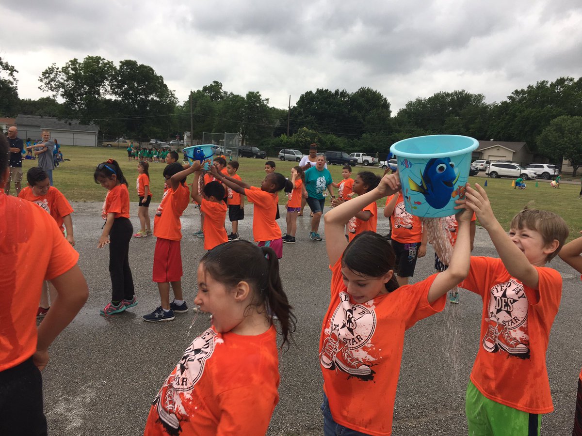 Teacher4Legacy's tweet photo. Field Day fun!!! #deslearning https://t.co/x3ts6FF4Sn