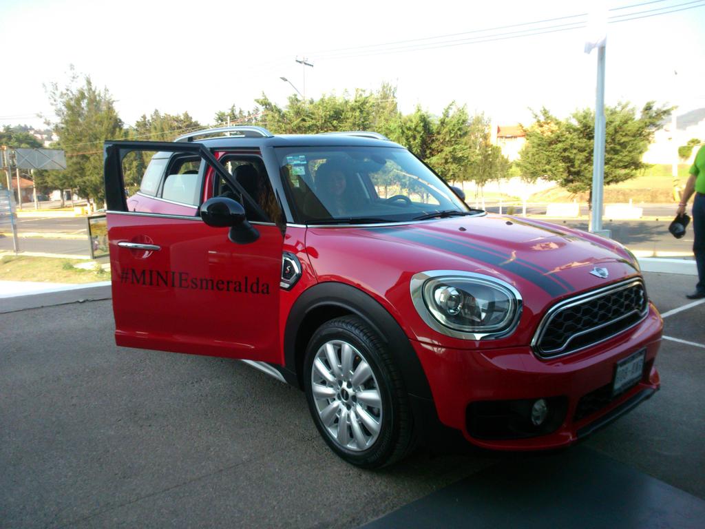 Mission_MX's tweet photo. Comienza la diversión, la Caravana MINI Countryman está en marcha. #RodajeTime #MINIEsmeralda #TheNewMINICountryman https://t.co/C2i1996Y3n