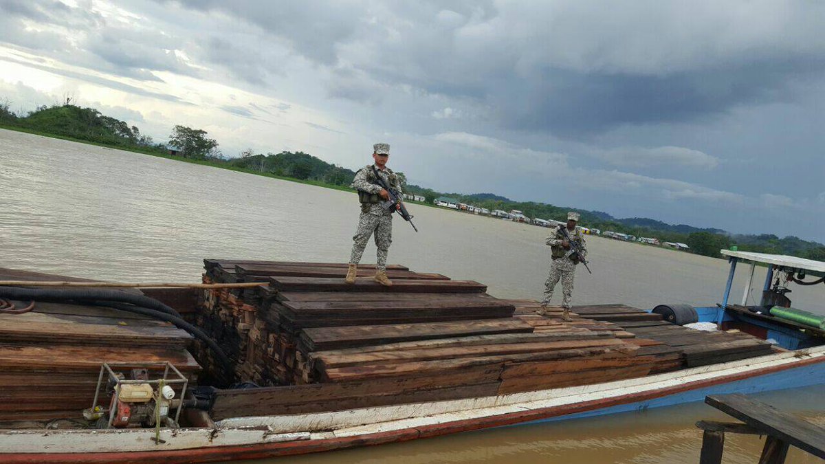 Ejercito_Div7's tweet photo. #FuerzaTareaTitán #BFIM16 incautaron 53m3 de madera Caracolí, Bálsamo y Olleto en #PuenteAmérica #RioAtrato
#HéroesMultimisión https://t.co/tziWptNjia