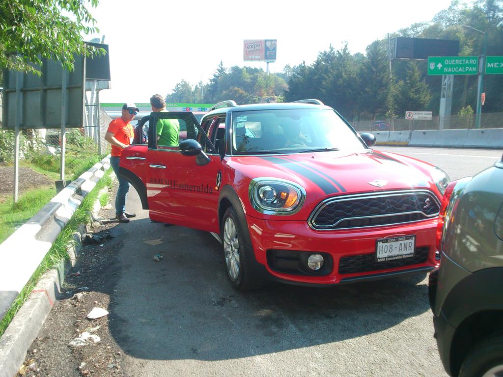 Mission_MX's tweet photo. Comienza la diversión, la Caravana MINI Countryman está en marcha. #RodajeTime #MINIEsmeralda #TheNewMINICountryman https://t.co/C2i1996Y3n