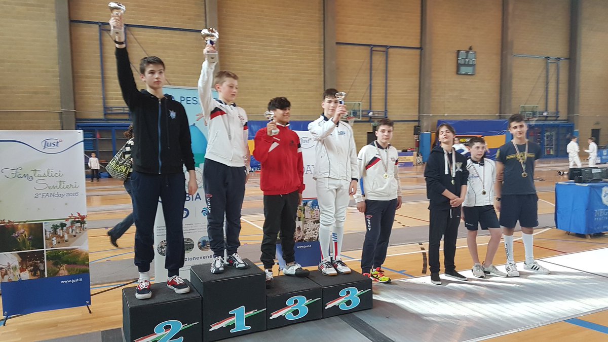 schermacastelfr's tweet photo. #orgliosodeimieiragazzi! #schermacastelfranco #fencing.. Davvero tutti bravissimi!.. Avanti tutta! 💪💪💪🤺🎉🥂 https://t.co/q1Siq2qTN4