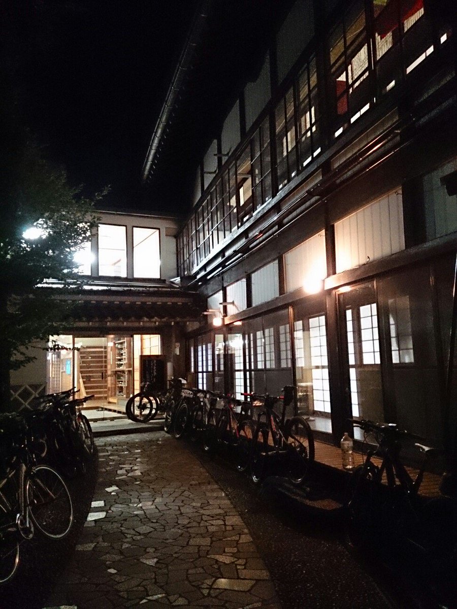 のっぽり いつもsda王滝でお世話になる滝旅館さん 一見普通の旅館だけど 妙に階段が多くて不自然な所に扉や部屋があったり曲がりくねった廊下があったり なぜか神社があったりと不思議な建物 何度も泊まってるのに未だに全貌が把握できない 零