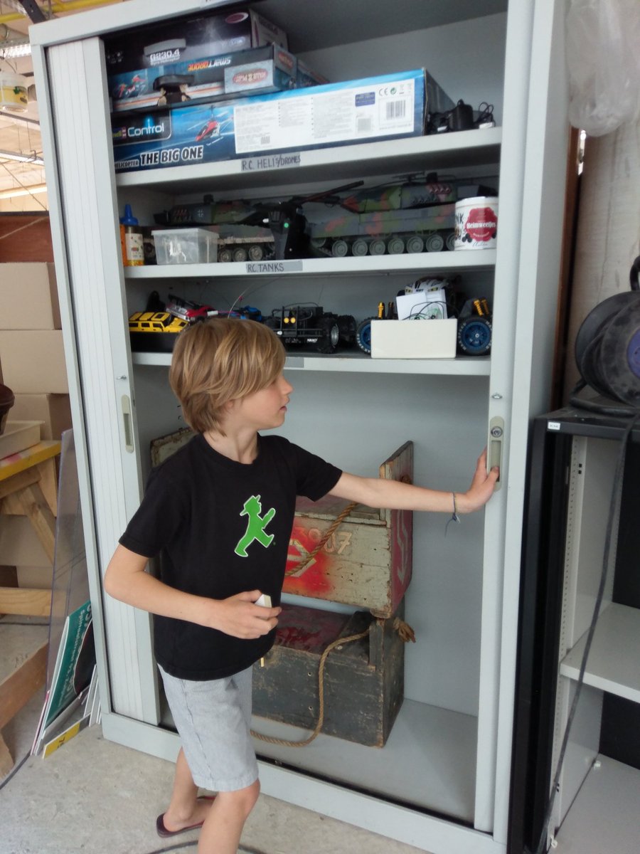 marcomout's tweet photo. Dus de moeder van Kas(8) had gebeld of hij vandaag kon komen kennismaken. Nou, dat liep uit de hand. #maakweek #makered. UITDAGEN MENSEN! https://t.co/2Y2NxeA3Ca