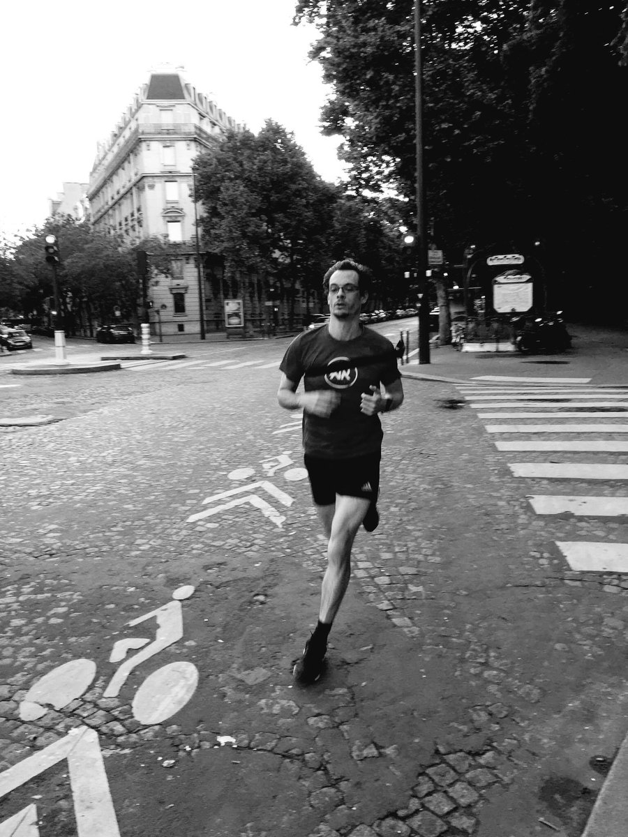 Devyllrun's tweet photo. On ne lâche rien 
#whyirunchampselysees #pureboost DPR #pureboostdpr #whyirunparis
#24hstreetrace https://t.co/rA5i8Qccc2