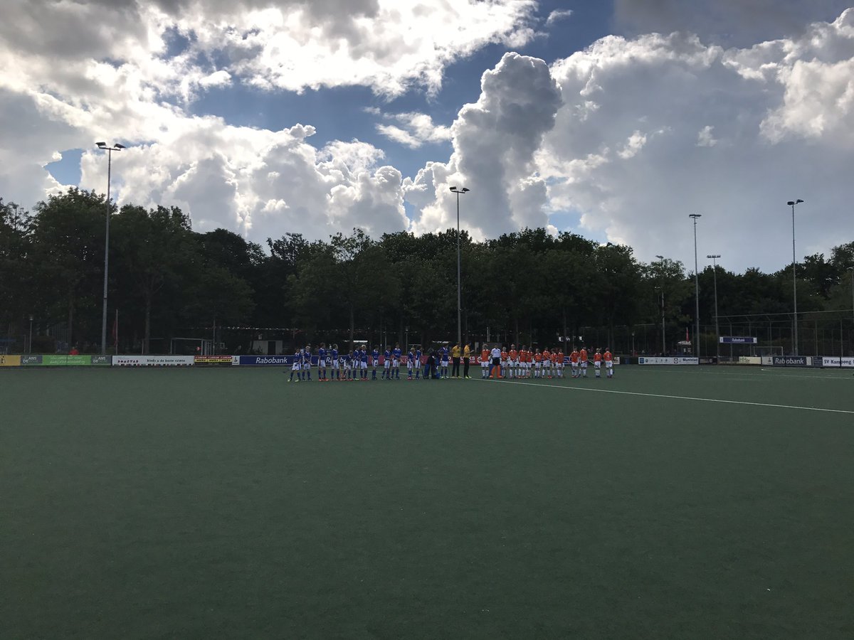 Meet&amp;greet met sponsoren voor de wedstrijd. Dank voor jullie steun! Helaas verloren.. hoort erbij! Nu naar <a href="/KampongHeren1/">Kampong Heren 1</a> #forzakampong 💙💪🏻