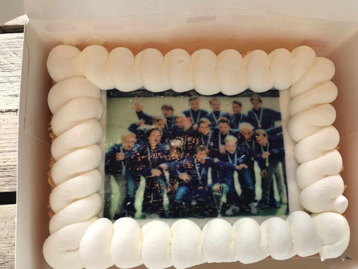 kampongJC1's tweet photo. Meet&amp;greet met sponsoren voor de wedstrijd. Dank voor jullie steun! Helaas verloren.. hoort erbij! Nu naar @KampongHeren1 #forzakampong 💙💪🏻 https://t.co/D3oiacwzhN