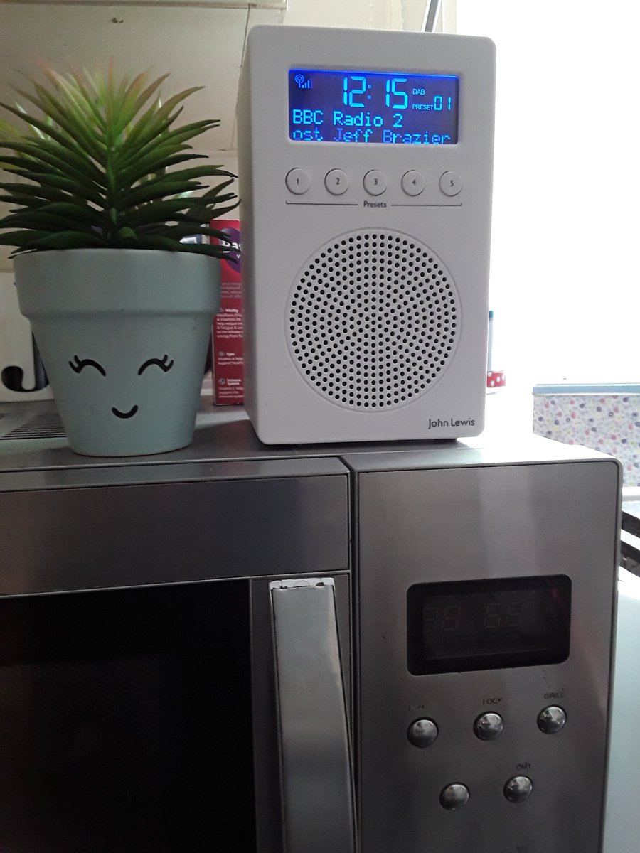 HayleyForrest4's tweet photo. Well this is nice,@JeffBrazier on my fave @BBCRadio2 ,well done on your book Jeff...and top song choice😃 https://t.co/N09GRV3kgj