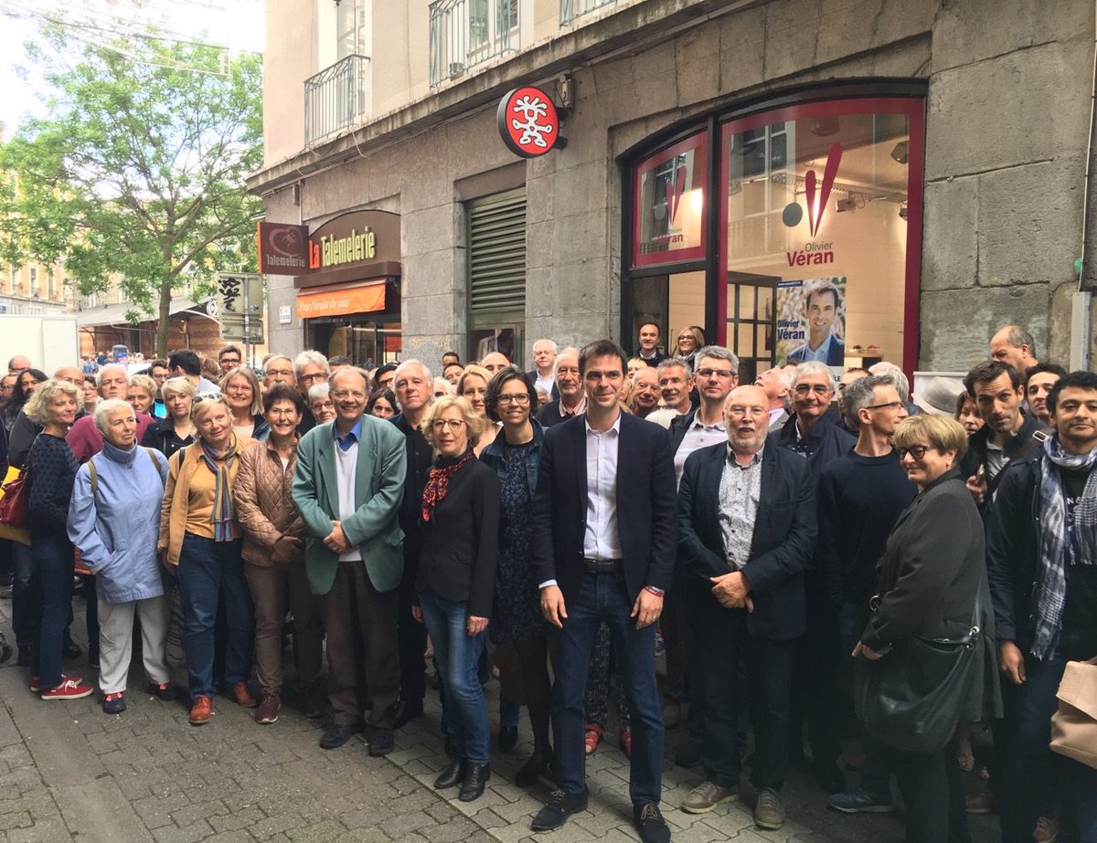 Merci aux soutiens, nombreux ce midi pour inaugurer notre local de campagne en plein coeur de #Grenoble.