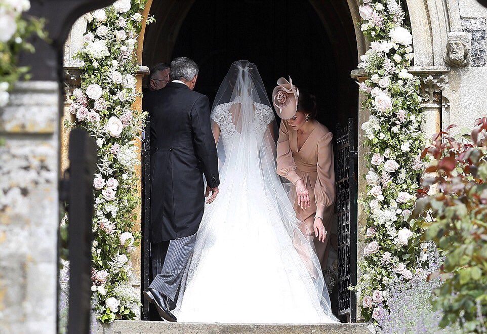 Check out these pics of Pippa's wedding! Doesn't she look gorge in her Giles Deacon dress? #PippaMiddleton #PippasWedding
