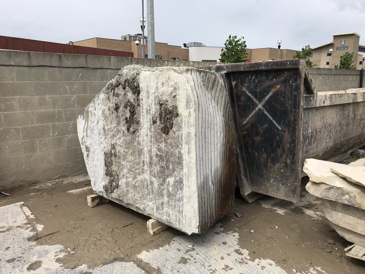 DimensionalSton's tweet photo. Love this #Whitworth scout block, big block producing big slab thanks to our @BretonSpa wire saw #PowerToProduce https://t.co/tYGt7WDQfF