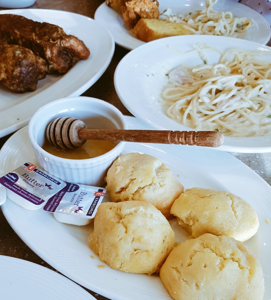 clarenzenixon's tweet photo. #Weekend #foodtrip #RacksMoa https://t.co/uX2ZazdsIe