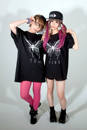 NAKapparel's tweet photo. 【オススメ✨】
ドメスティックブランド"TuRu"アイテム販売中🎵
https://t.co/l4q2C3330A
人気のスマホケースは機種の選択種類が豊富💡
他にもノイキスオリジナルブランドXTSとのコラボブレスやお友達とお揃いで着たいTシャツなどなど💜 https://t.co/mNgzQNcLnN