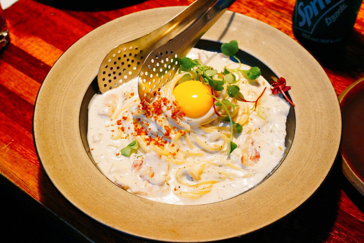 list_yang's tweet image. 연희동/작은나폴리
인생 파스타집이 갱신됐다. 다양한종류의 파스타를 판다. 화덕피자가 주메뉴지만 파스타가 더 인상적인 맛이다. 까르보나라는 이제까지먹었던 크림의 맛과 완전다르다. 오일파스타인 앤초비가 제일 맛있다. 다른메뉴도 궁금한 곳. 자세한건 답글로