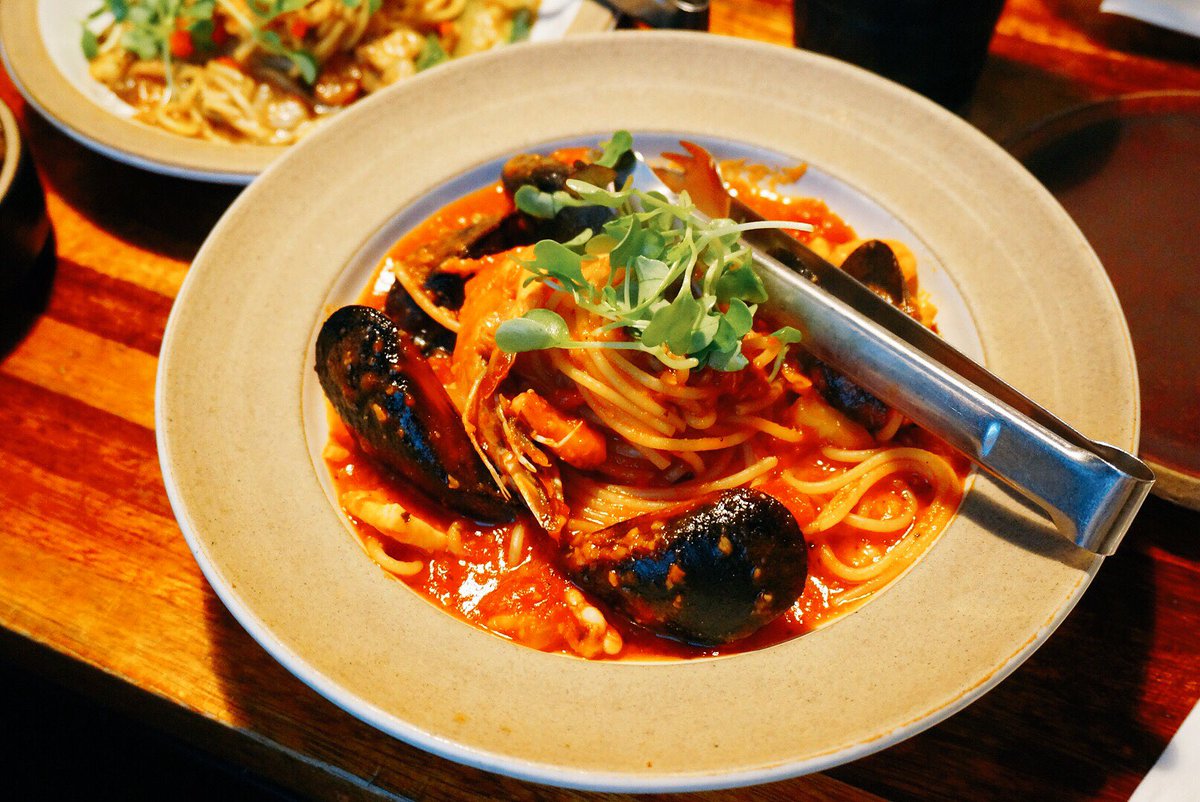 list_yang's tweet image. 연희동/작은나폴리
인생 파스타집이 갱신됐다. 다양한종류의 파스타를 판다. 화덕피자가 주메뉴지만 파스타가 더 인상적인 맛이다. 까르보나라는 이제까지먹었던 크림의 맛과 완전다르다. 오일파스타인 앤초비가 제일 맛있다. 다른메뉴도 궁금한 곳. 자세한건 답글로