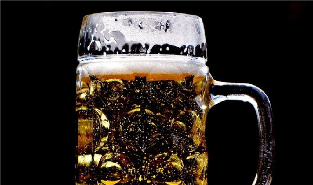 The 3 Best Dividend Stocks in the #Alcohol Industry - <a href="/TMFSunLion/">Leo Sun</a> #beer buff.ly/2q5OxQI