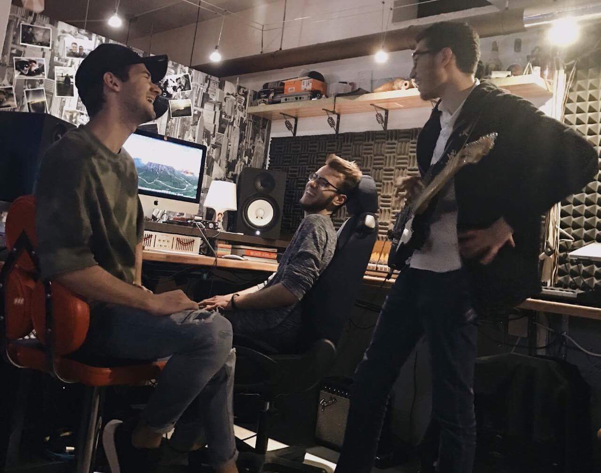 MarWavemusic's tweet photo. Good times with my friends at studio 😁 https://t.co/dufmpxKyDi