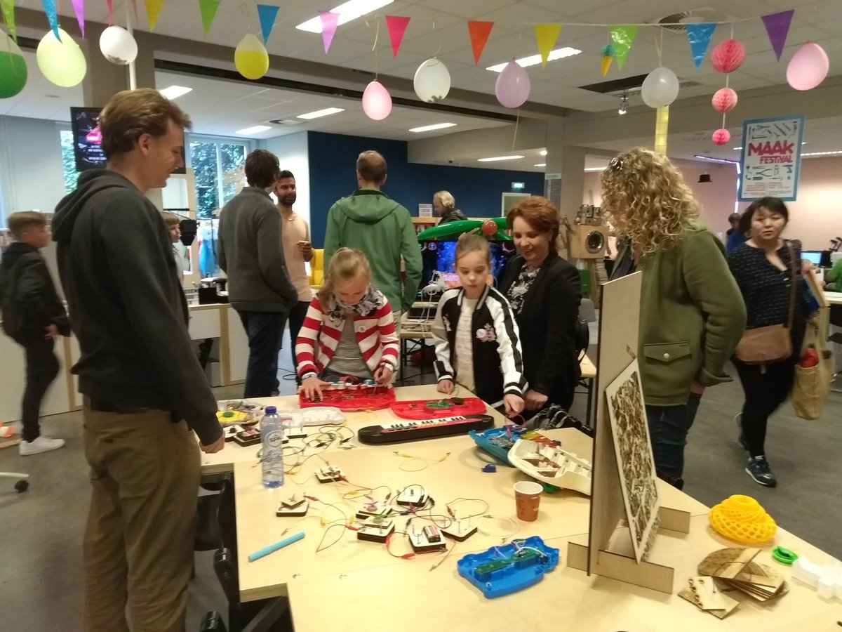 Hack-a-toy, vacuumvormen, eggbot <a href="/MaakFestival/">Maak Festival</a>