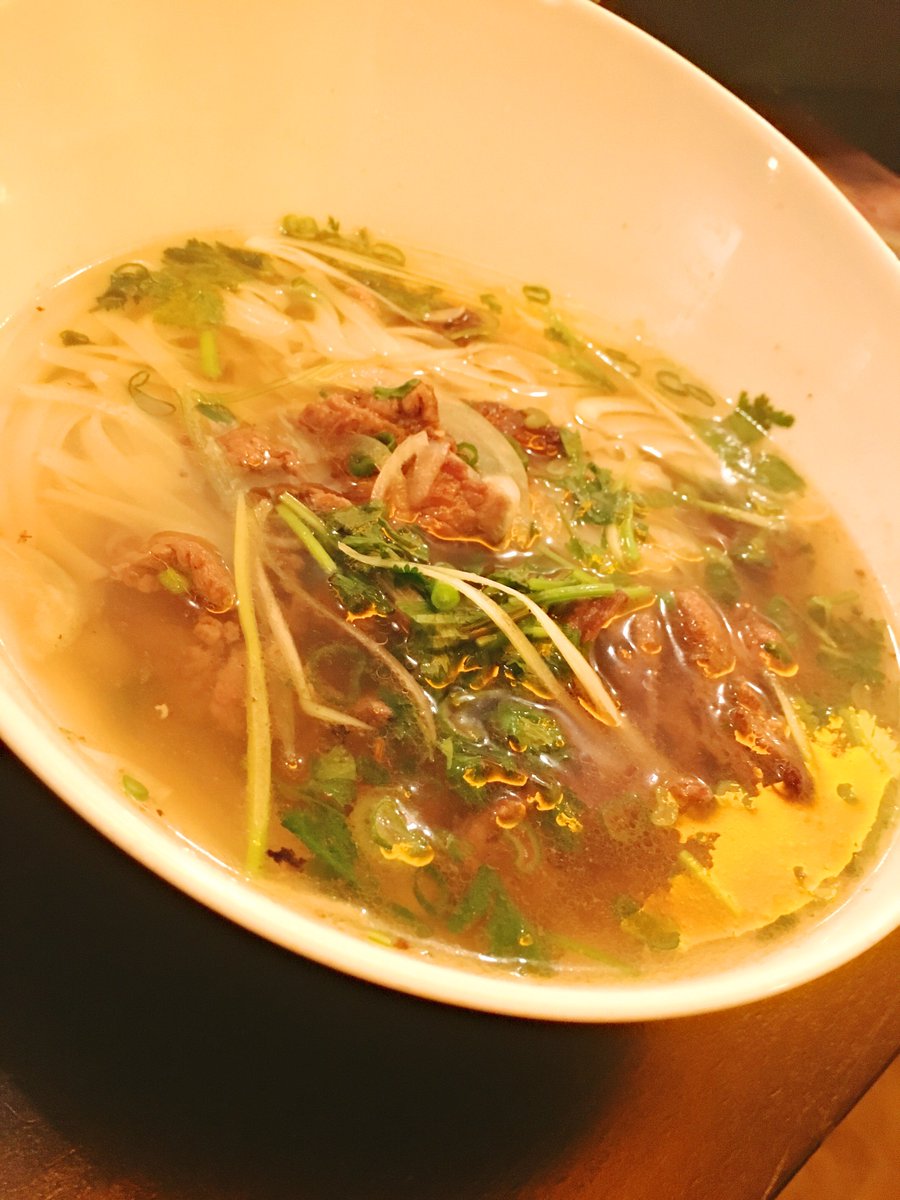 Phở = Thai Nudelsuppe = thaikostlich = superleicht = superlecker -> Suppenkasperstyle! Gibt's bei #NhyStar in #Bochum oder #Dortmund 👌🏻🍜!