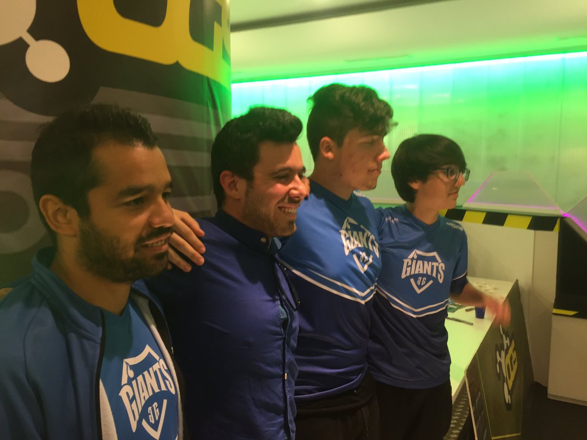 LaArenaeSports's tweet photo. ¡@s4muleHS se une a la fiesta del #GiantWeekend en @LaVaguada! Ahora sí que estamos todos 😜 @GiantsGaming @DRIFTgamingeu https://t.co/FzJEBYSHDQ