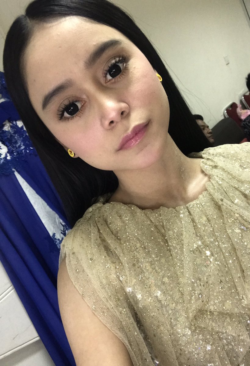 Lesti_Jenong_DA's tweet photo. Pkonya pantengin @IndosiarID sampe akhir ya, aku bakalan nyengnyong banyak lohh,, 👏🏻👏🏻 #LestiSambutPemenangDA4 https://t.co/x8geC1MY2s