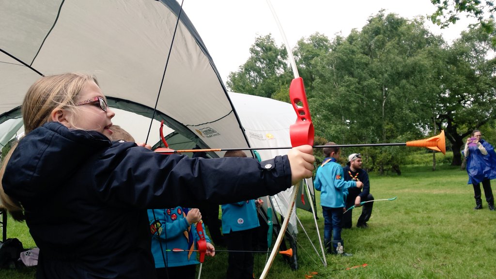 ashfieldDYC's tweet photo. #AshfieldBeaverActivityDay is well underway! We're manning the archery base today! #iScout #FutureRobinHood https://t.co/N961lBYlBW