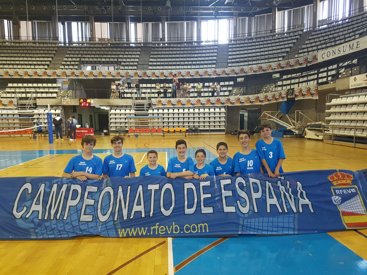 voleibolcoslada's tweet photo. ¡Cómo les gustan los 3-0 a nuestros infantiles!Ganamos los tres puntos antes Cuenca Hervás.ENHORABUENA👏 #coslada #voleibol #CVC 💪🏐 #CEIM17🇪🇸 https://t.co/pD1EmZ469N
