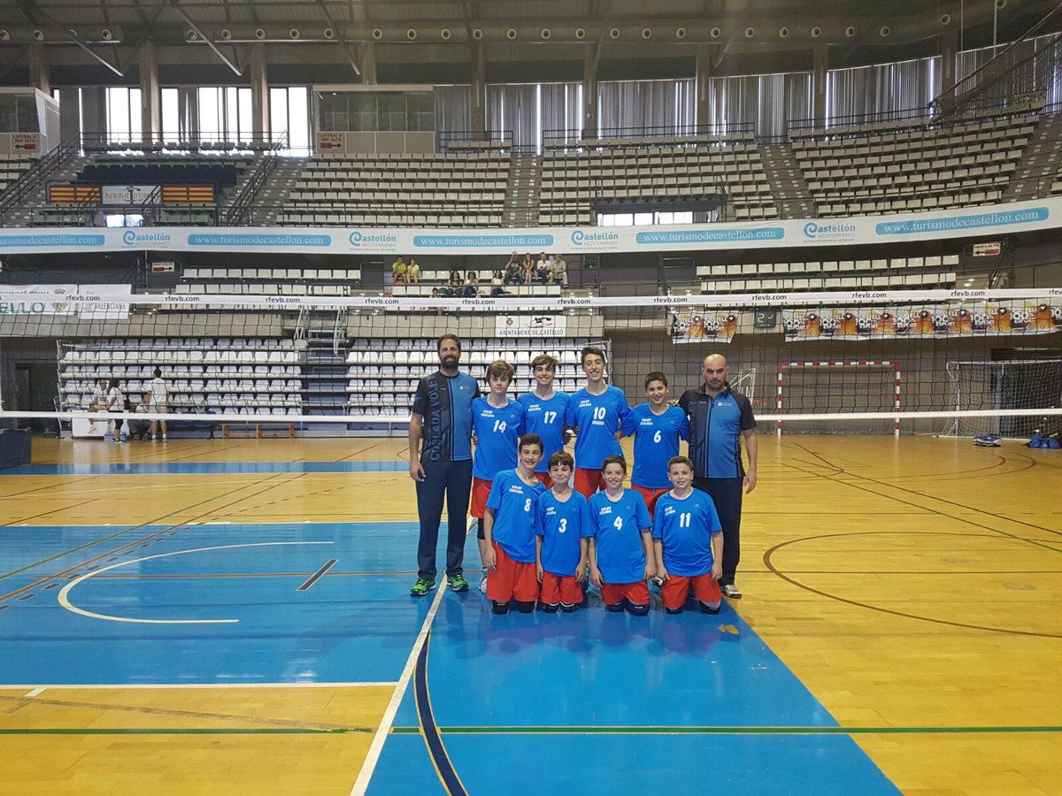 voleibolcoslada's tweet photo. ¡Cómo les gustan los 3-0 a nuestros infantiles!Ganamos los tres puntos antes Cuenca Hervás.ENHORABUENA👏 #coslada #voleibol #CVC 💪🏐 #CEIM17🇪🇸 https://t.co/pD1EmZ469N