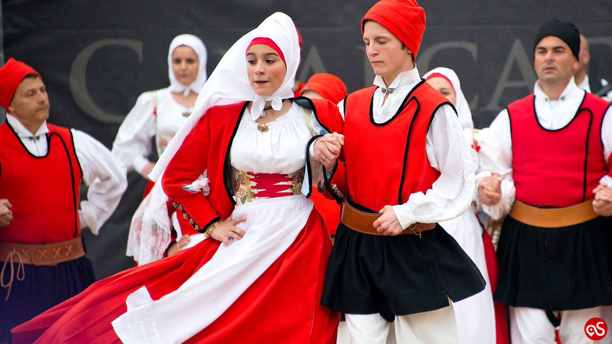 TurismoSassari's tweet photo. Stasera e domani alle 19 in piazza d'Italia la Rassegna di canti e danze tradizionali della Sardegna #cavalcata17  https://t.co/tyAEyDFH65 https://t.co/s8srdxAGoE
