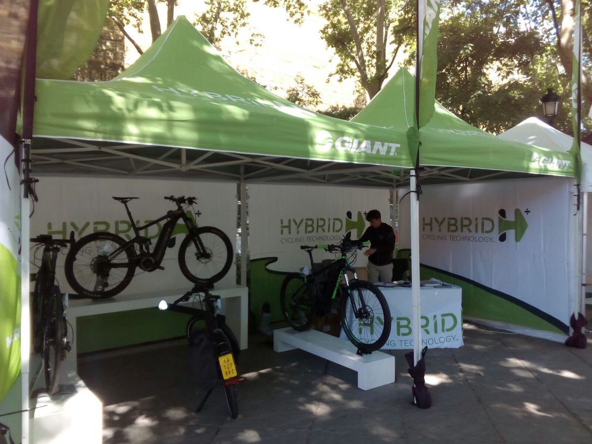 Giant_ESP's tweet photo. Las carpas #giantHybrid están en Madrid, en el Paseo Del Prado, esperamos vuestra visita!
#EBikesDays2017
#Novedades2018 https://t.co/OSDzCW3VZE