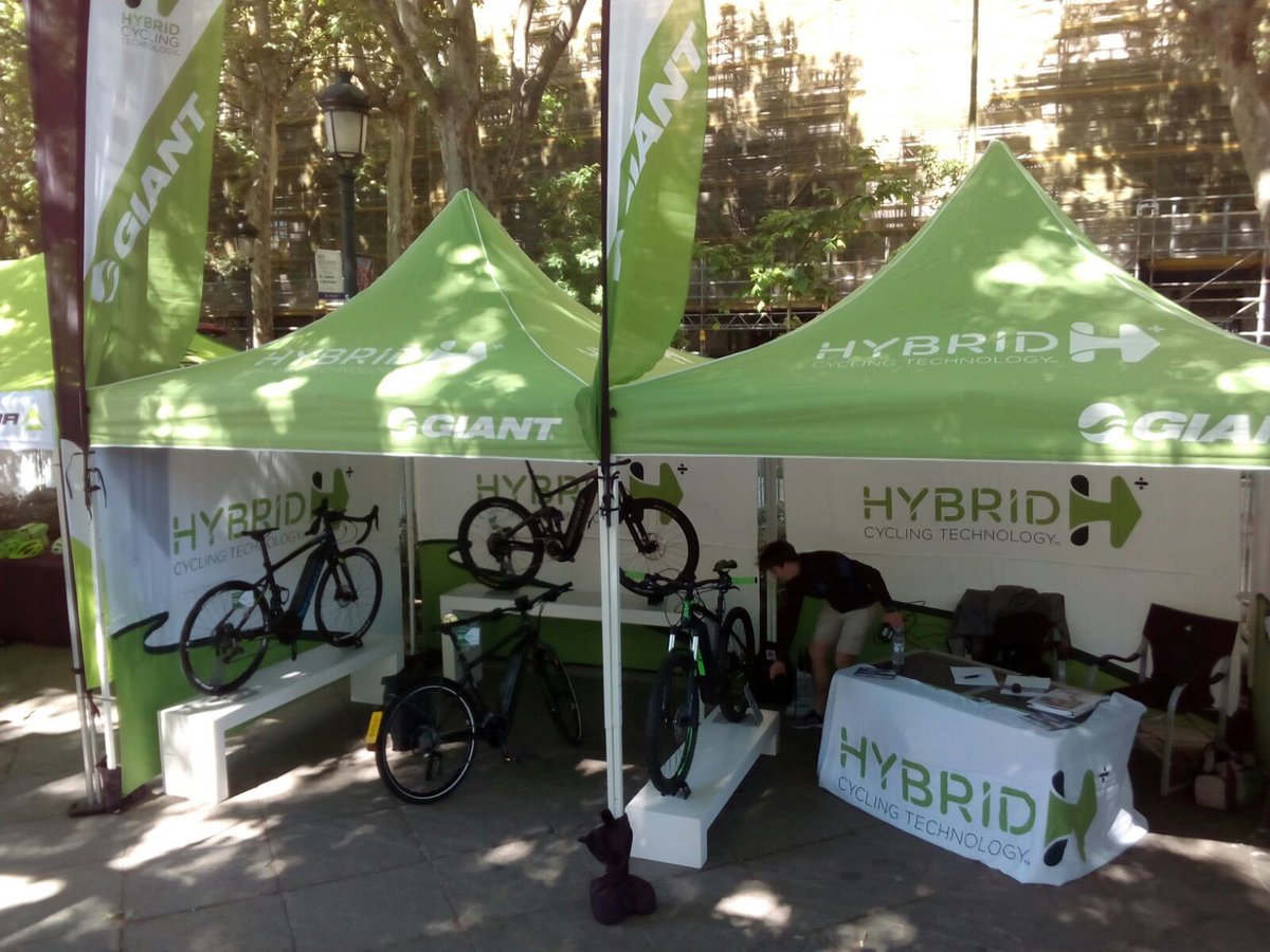 Giant_ESP's tweet photo. Las carpas #giantHybrid están en Madrid, en el Paseo Del Prado, esperamos vuestra visita!
#EBikesDays2017
#Novedades2018 https://t.co/OSDzCW3VZE
