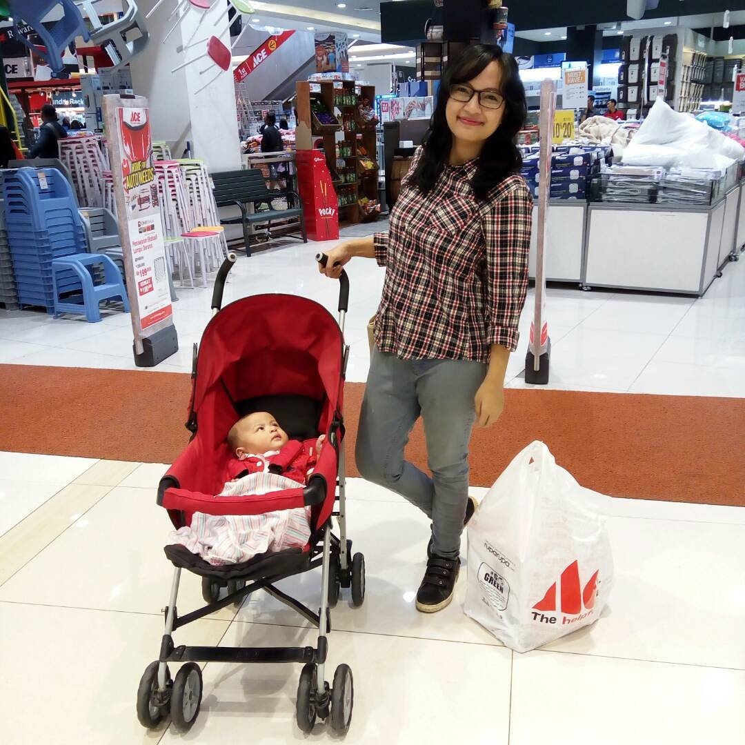 AprilTupai's tweet photo. Terima kasih untuk hadiah #WritingContest #HelpfulPlace @ACEIndonesia :) vouchernya langsung dibelanjain Blender di @thelivingworld https://t.co/zeh0cyYvro