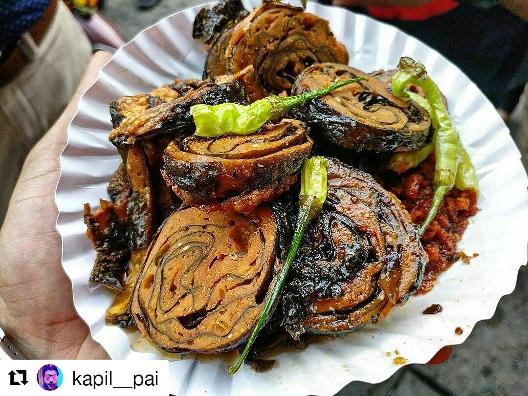thanefoodie's tweet photo. What: Alu Vadi .
Where: Shraddha Farsan Mart, Talao Pali, Thane.
.
.
.
.
#aluvadi #thanefoodie #foodofthane #streetfood https://t.co/J8ZpqVj0Qv