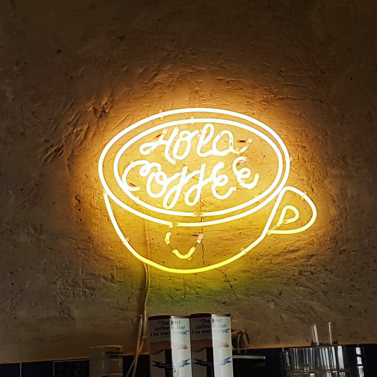 El mejor sitio. El mejor café. El mejor neón. Las mejores personas
💛🙌☕
#HolaCoffee #Coffee #Madrid