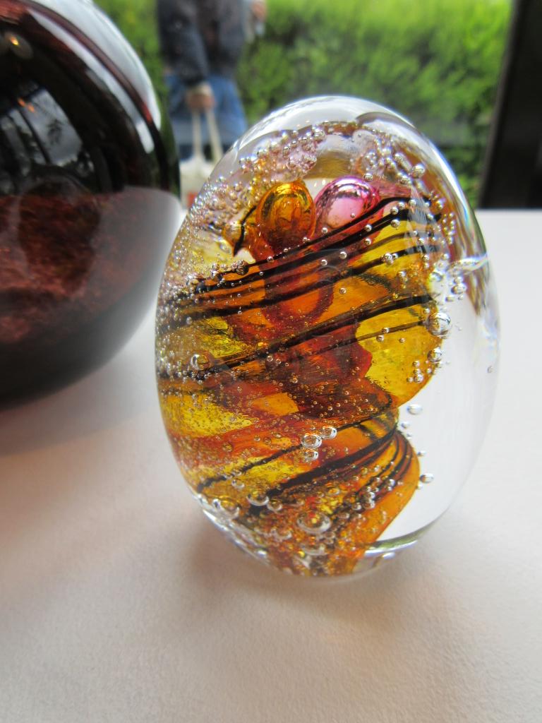 eirianglass's tweet photo. Wow! Cathy, I wish my first ever #paperweight looked this good #glassblowing #courses #hayonwye https://t.co/nrptuNWtzq