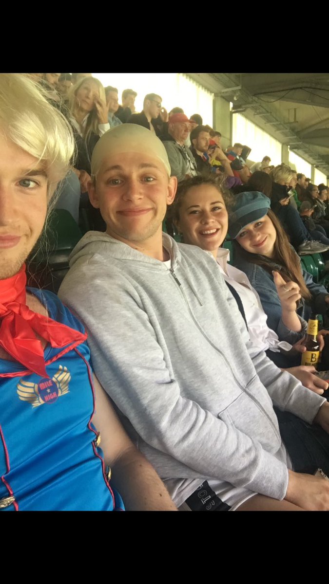 TimWhite94's tweet photo. #samsungslider I am the chronic Block M6, Row 71, Seat 161 s'man @SamsungUK https://t.co/1zDcQXmk3h