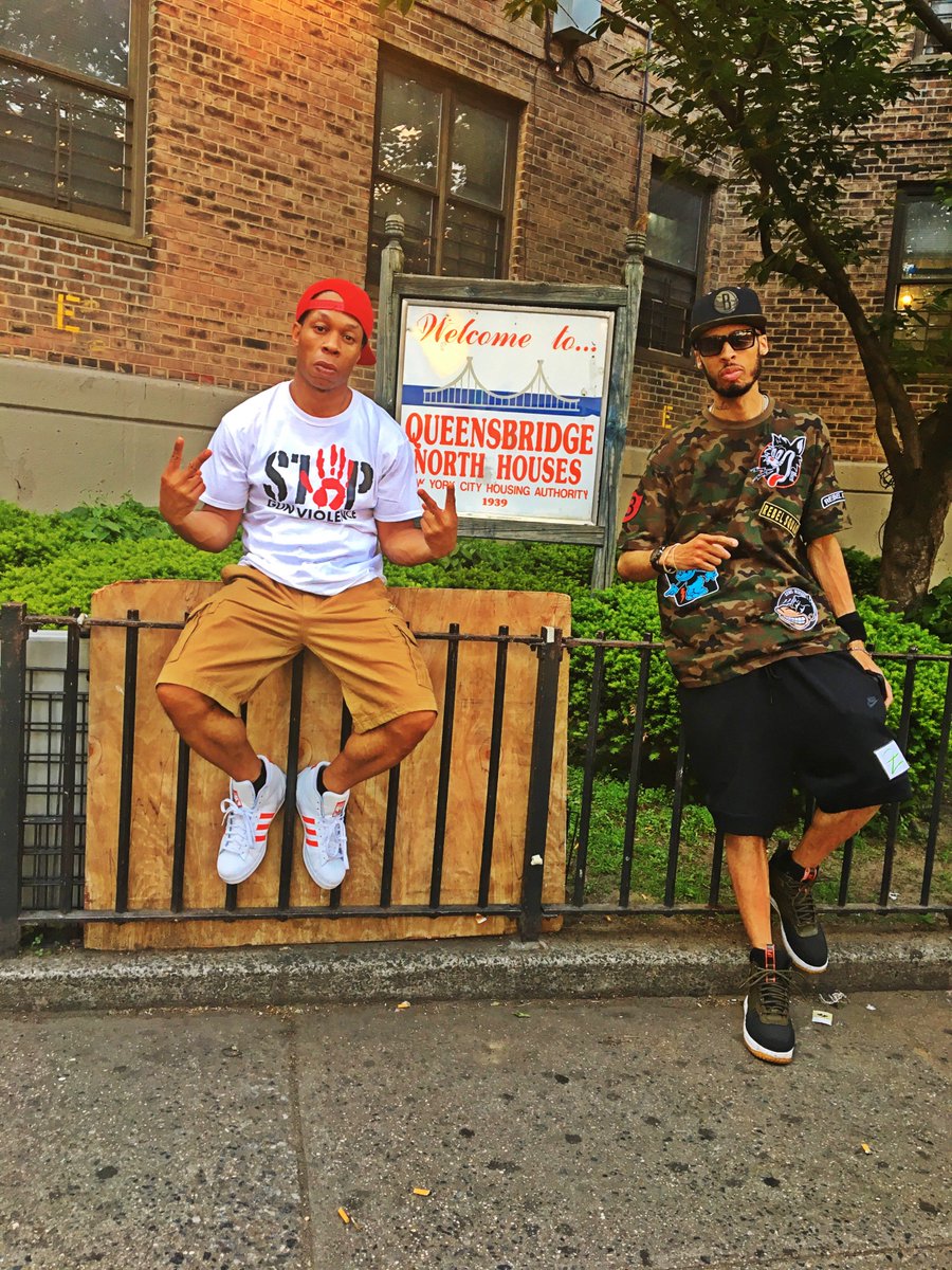 ApocalippsEBT's tweet photo. @THEREALIRONMIC #Queensbridge #nyc #ebt #everybodytrappin #StopTheGunViolence https://t.co/jKVihoCcsx