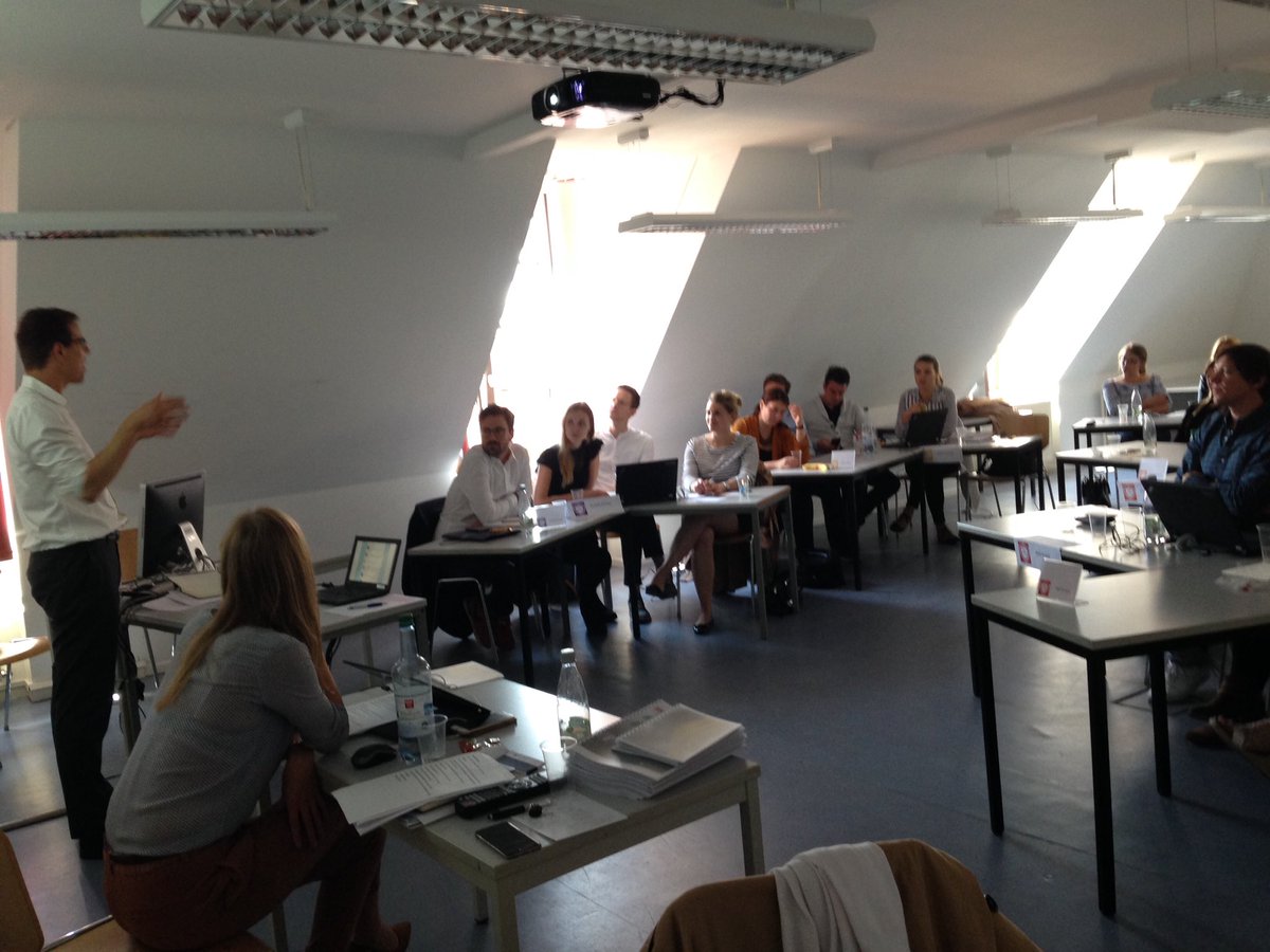 SilviaZoesch's tweet photo. Echt gute crowd in Leipzig! @LPRS_eV #Krisenkommunikation #workshop mit @FTIGermany https://t.co/4tjgQ8iXG3