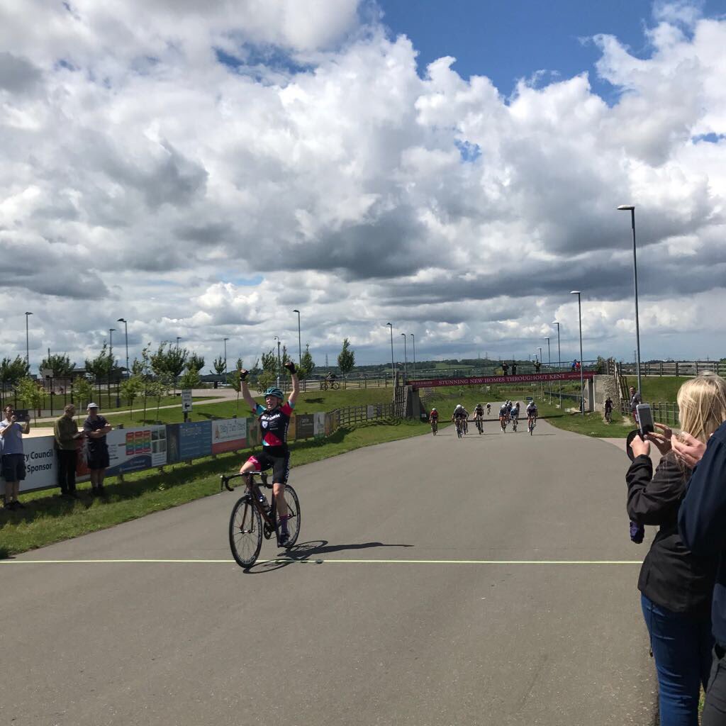 A very confident win at cyclopark today for <a href="/cycleteamonform/">Team OnForm</a>'s Emily Ashwood!