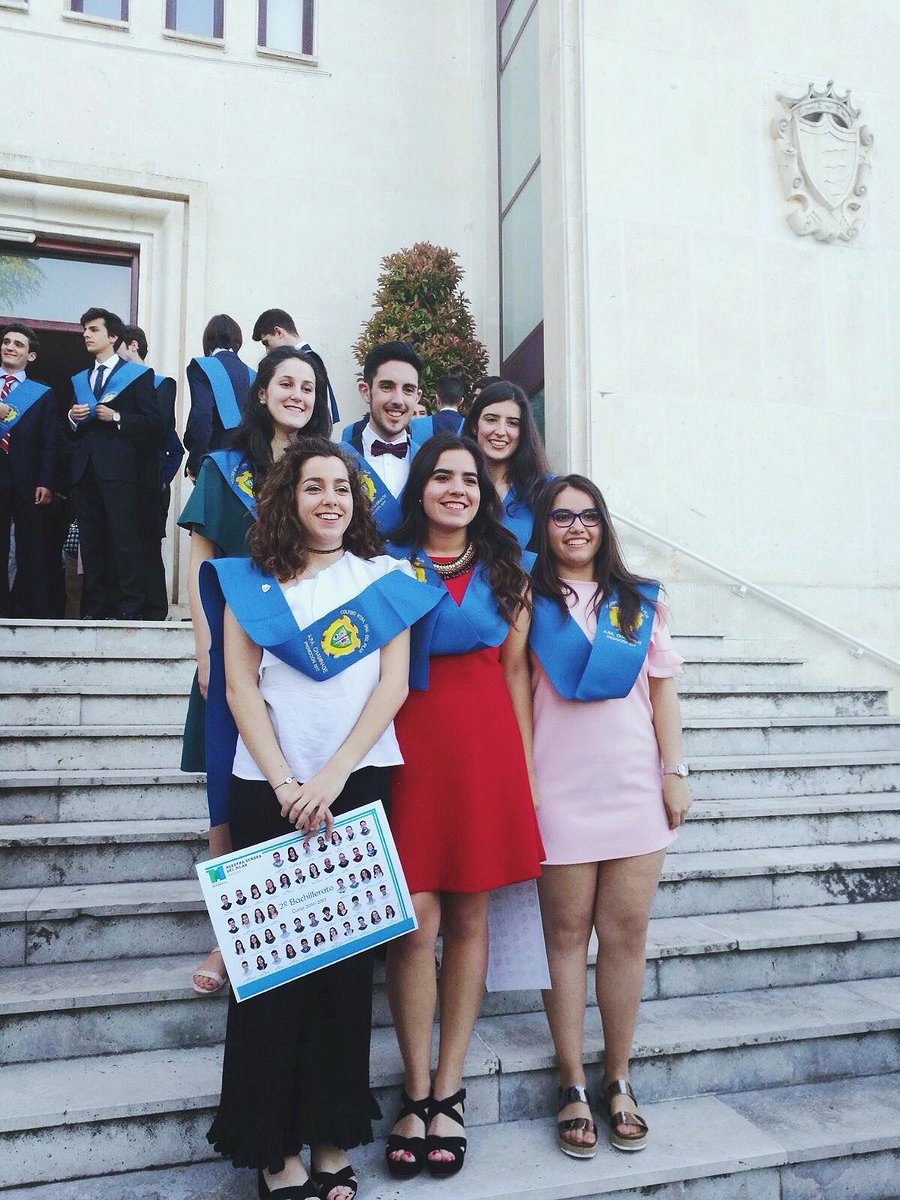 berr_cp's tweet photo. 🎓🎓🎓👋📚🏫💘
#economiafans #noletras #sícienciasociales https://t.co/byJlU7teBS