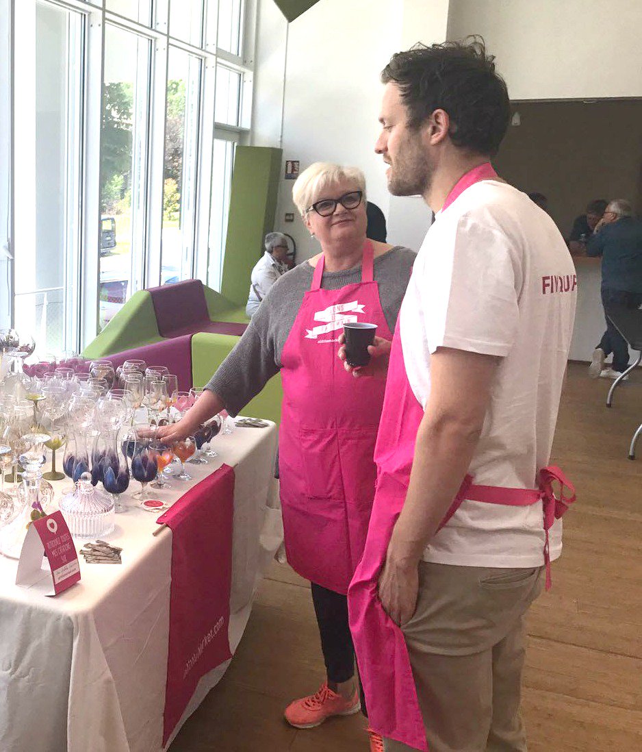 AlittleMarket's tweet photo. Rich de la #FineEquipe à la découverte des #savoirfaire de la région #RhôneAlpes ! #jdfm #faitmain #creation #madeinregion #madeinFrance https://t.co/HB7LaxWvrj