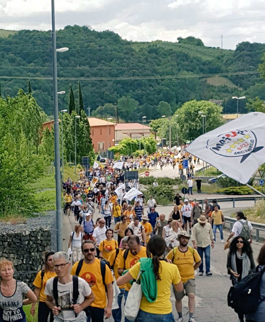 MarcoPiazza72's tweet photo. Tantissimi in marcia per il #REDDITODICITTADINANZA https://t.co/4dkX2GnxWi