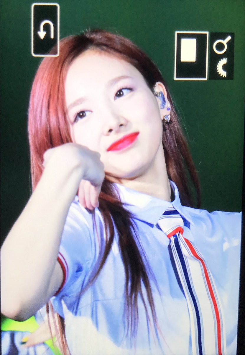 whiteclover0922's tweet photo. 170520 롯데패밀리 콘서트 나연 프리뷰
실화냐?
#나연 #nayeon #트와이스 #TWICE https://t.co/DN5NWz4Pt6