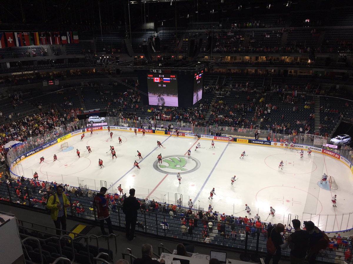 DanielKinc's tweet photo. Rozcvička před prvním semifinále #iihfworlds2017 mezi Kanadou🇨🇦 a Ruskem🇷🇺 je v plném proudu! #CANvRUS https://t.co/WgKZw6oaxW
