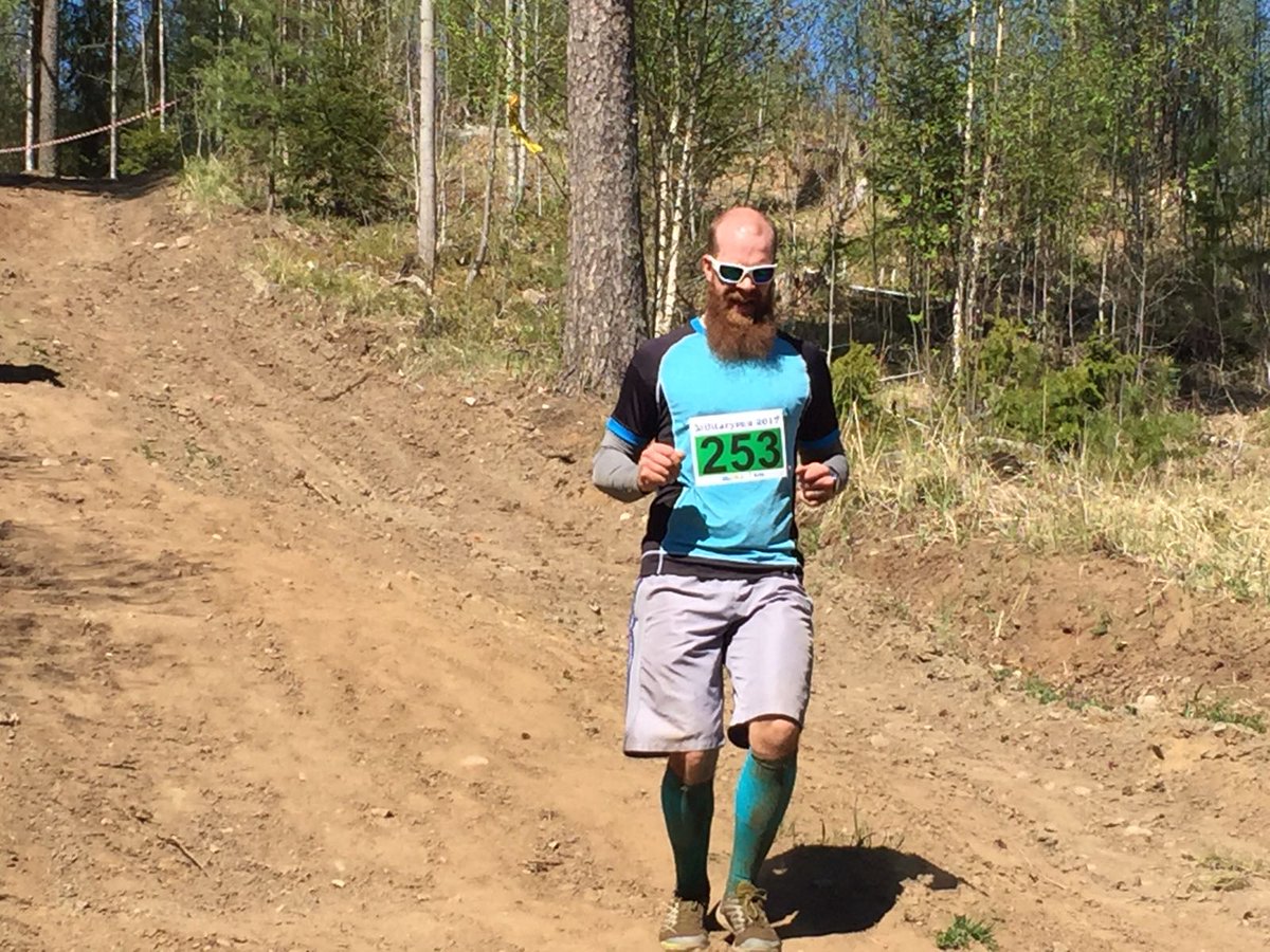 JammuNieminen's tweet photo. #militaryrun #hattula 7km takana aikaan 1.00:50 #tuskanparahduksia #reeniähororeeniä https://t.co/3XfVtGPUt8
