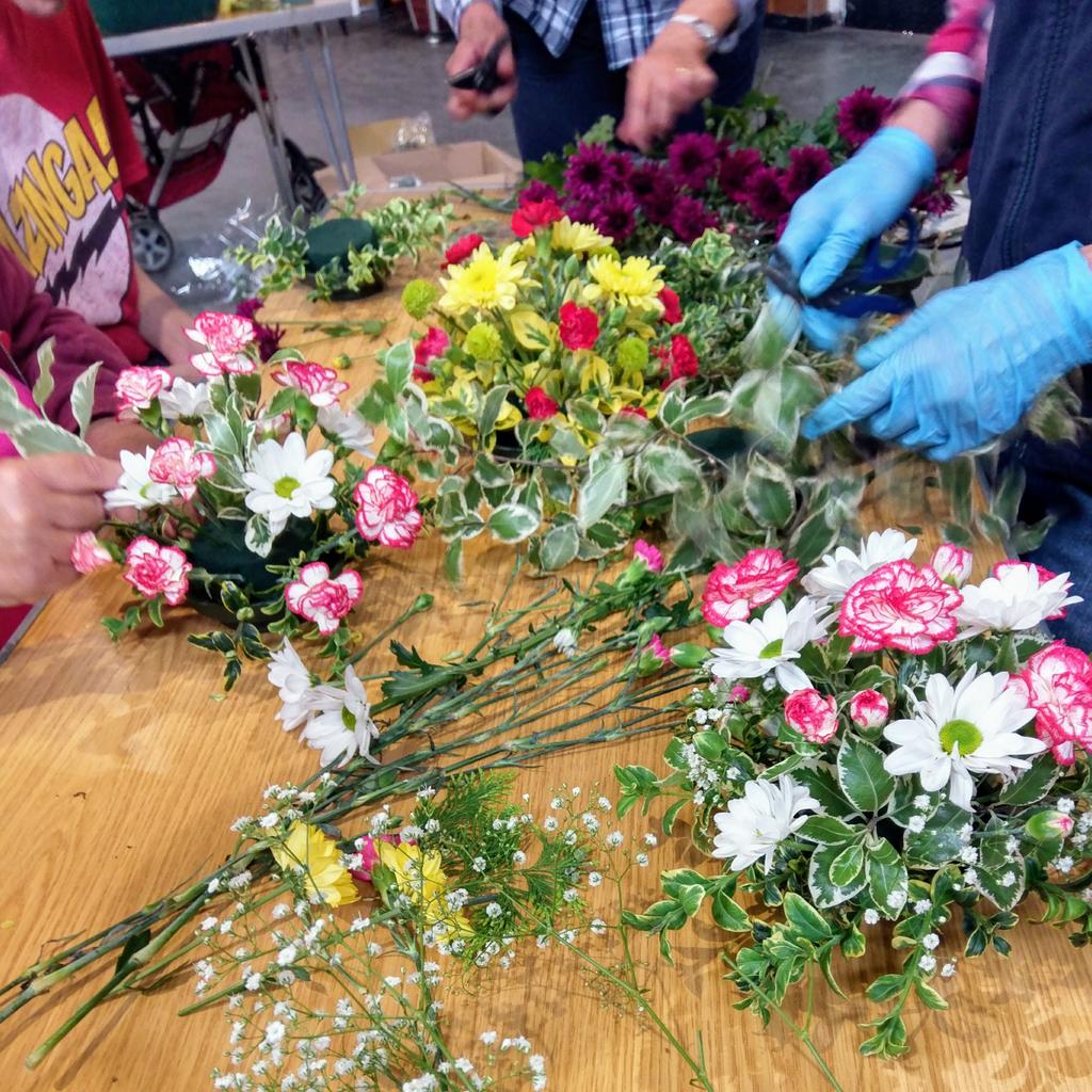 Thanks @FACEFilton for a great lesson in flower arranging and bringing out our creativity #art&amp;sole #artstrail