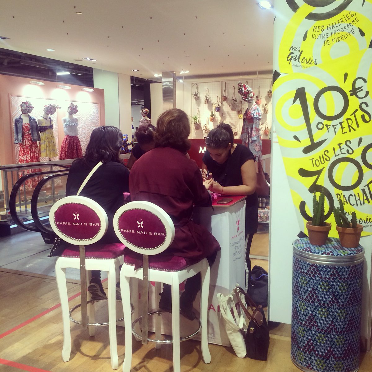 parisnailsbar's tweet photo. #parisnailsbar vs accueille  maintenant jusqu'à 18h aux GALERIES LAFAYETTE MONTPARNASSE pr la fête des Mères 💗1 pose de vernis OFFERTE 💅 https://t.co/6vUBjwiBx1